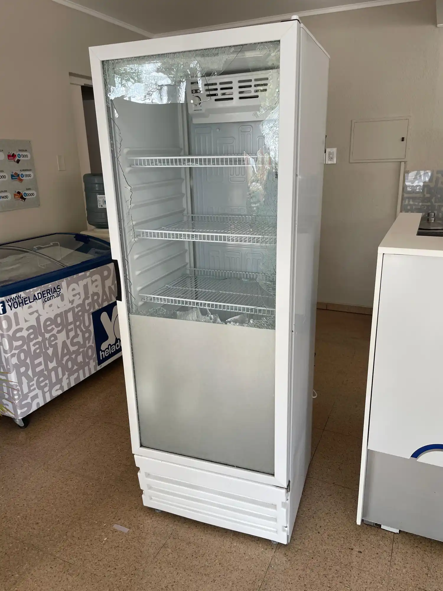 En menos de dos semanas, robaron por segunda vez a Yo Helados Melisa y Matías Chiavassa - 4