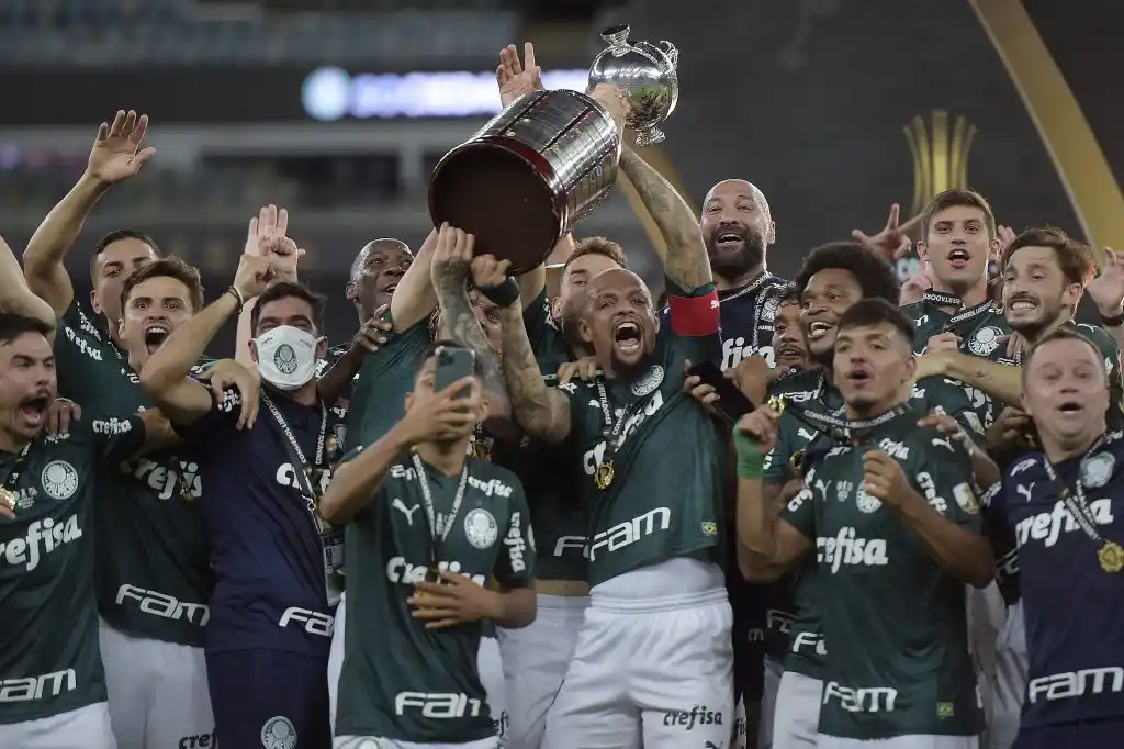 Un gol agónico le dio a Palmeiras el premio mayor