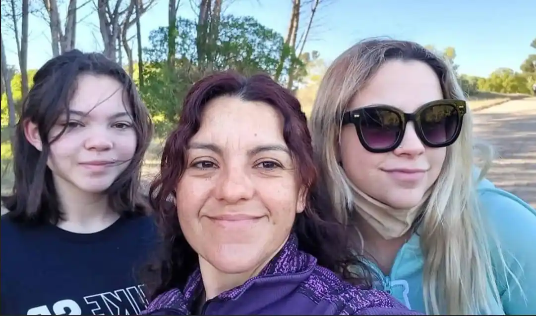 Con sus hijas. Candela y Florencia, Marilina García toma una selfie para retratar el amor familiar