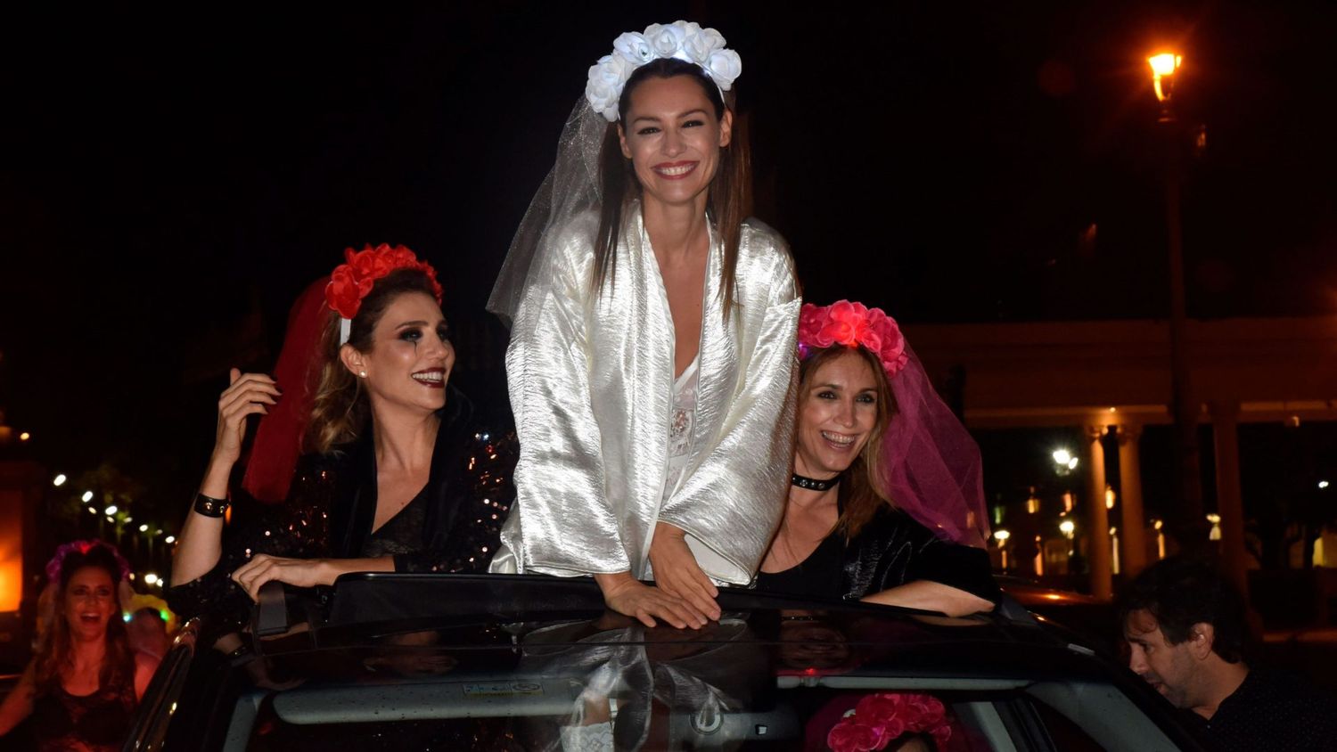 Con 40 amigas y vestida de novia sexy: así fue la despedida de soltera de Pampita