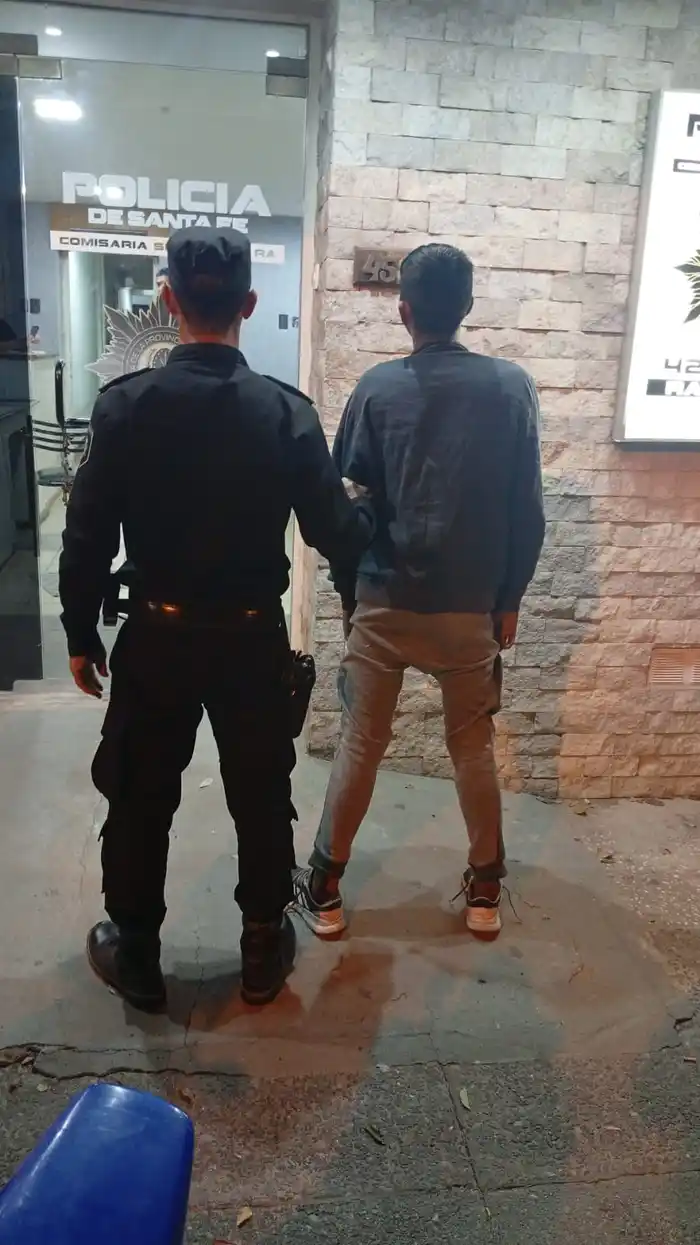 Intenso operativo policial en Rafaela: dos aprehendidos y un vehículo secuestrado - 2