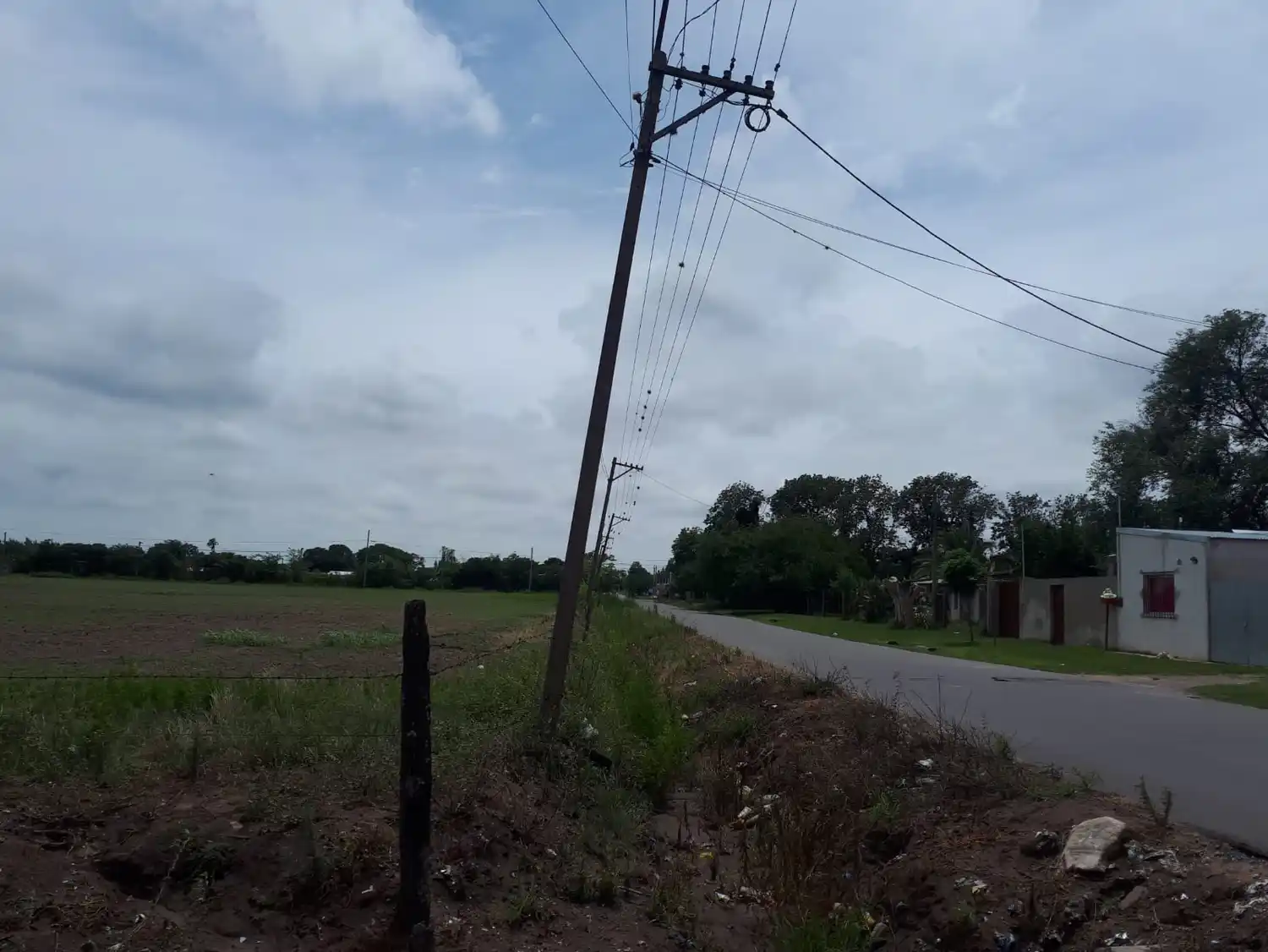 poste inclinado