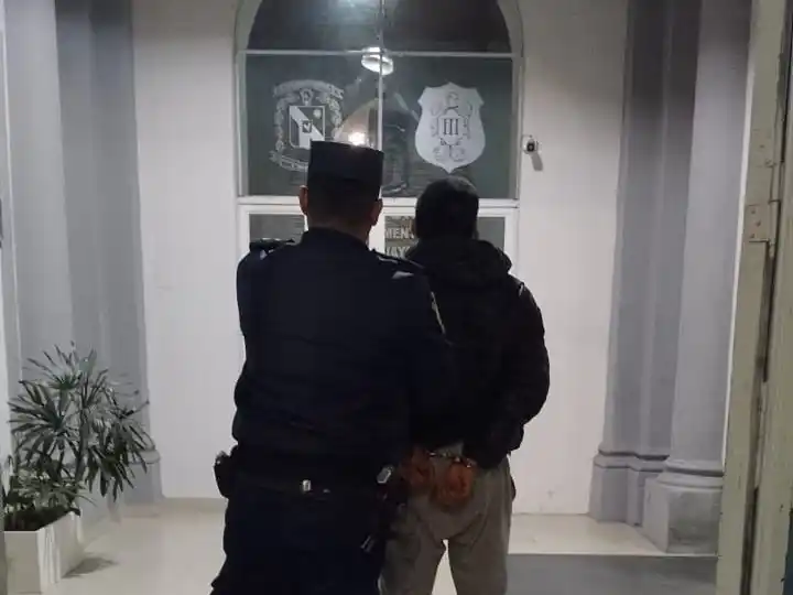 Burló la orden de arresto domiciliario  que pesaba sobre él y fue capturado en la vía pública