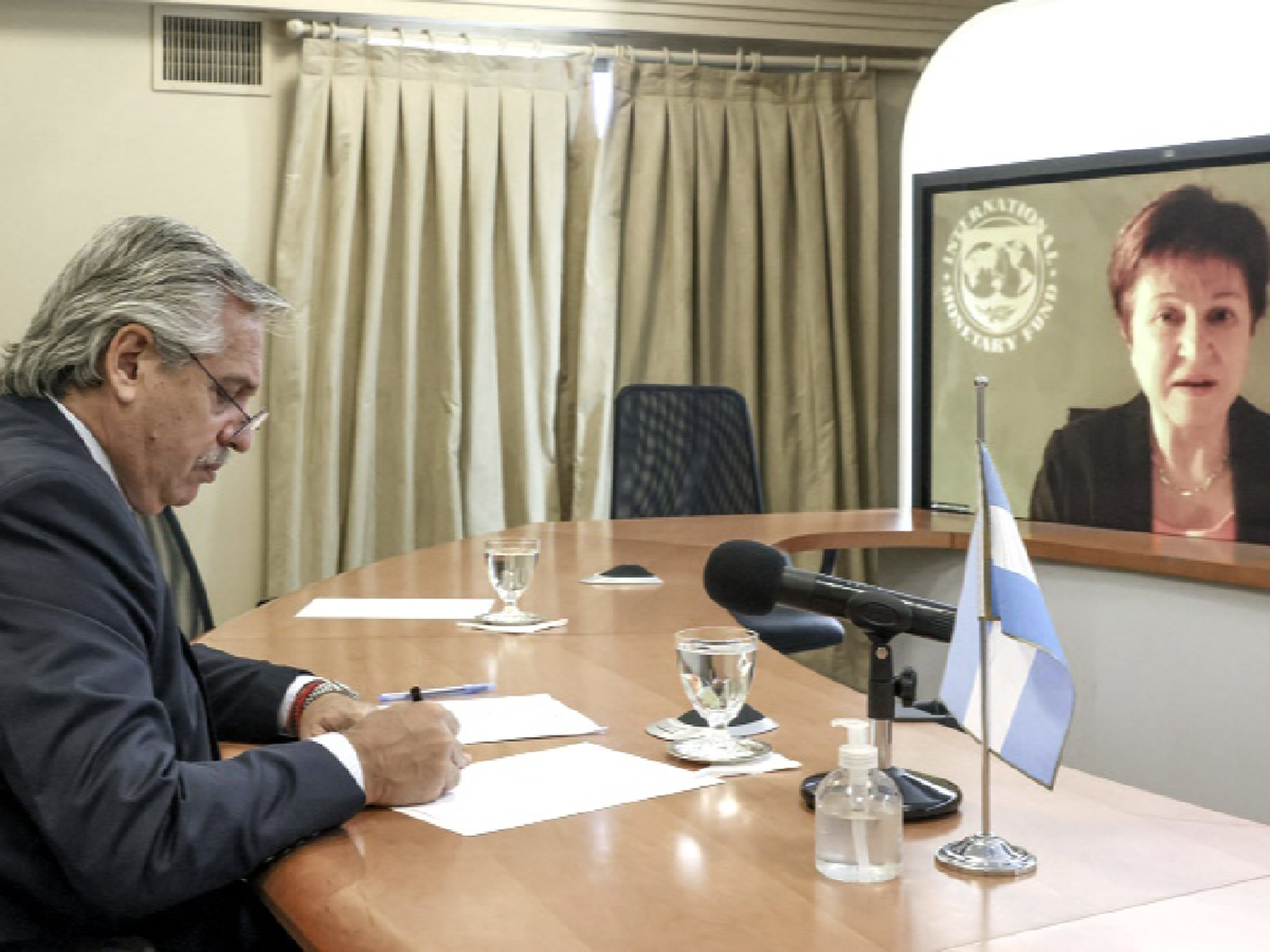 El FMI aprobó revisión del acuerdo con la Argentina y asegura desembolso por USD 4.010 millones