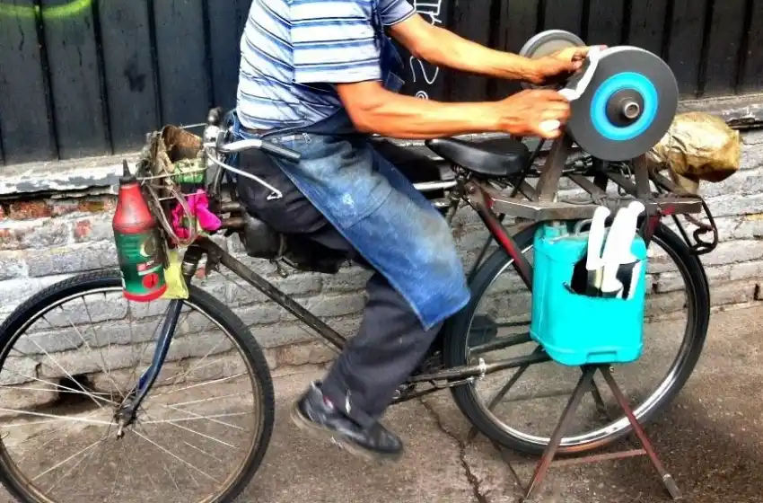 La estafa de los afiladores en Mar del Plata: "Te cobro $300" le dijo, pero le exigió $4500