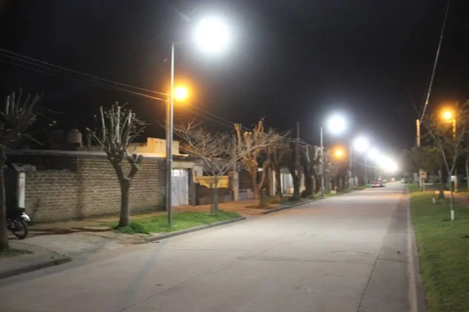 LOBERIA: Colocaron luminarias en barrios