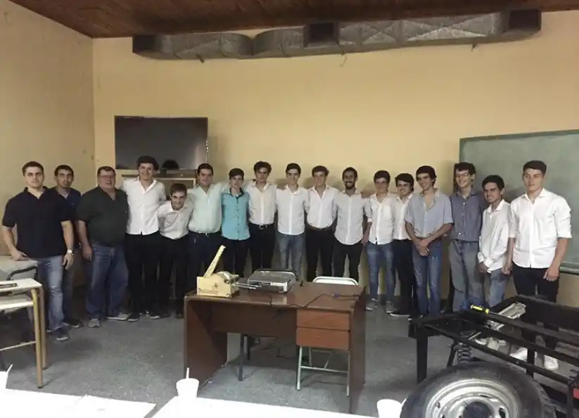 Alumnos de Técnica 2 realizaron partes de automotores