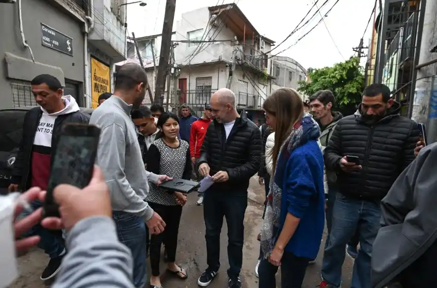 Rodríguez Larreta supervisó el avance de la numeración de las casas del Barrio 20 y se reunió con vecinos de Villa Lugano