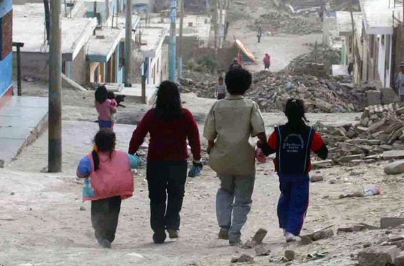 Aumentó la pobreza infantil y afecta a la mitad de los menores de 14 años