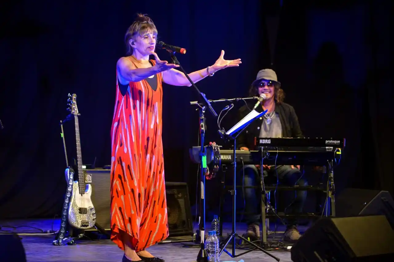 Artistas icónicos del rock nacional pasaron por el escenario del Teatro Brazzola