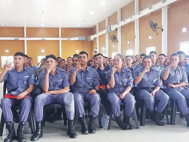 Capacitación para la Policía sobre accesibilidad 
y trato correcto hacia personas con discapacidad