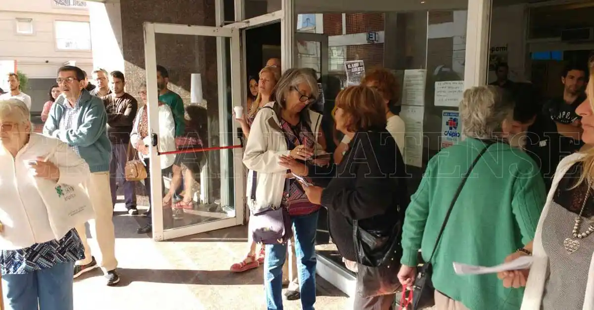 Atención reducida en PAMI por otra protesta de los trabajadores