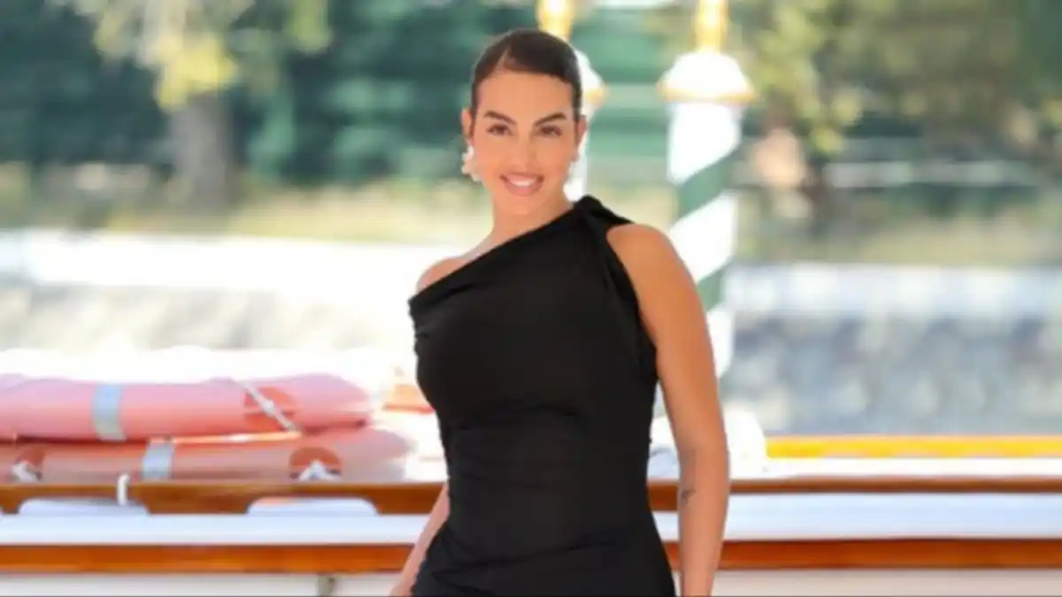 Georgina Rodríguez marca tendencia con transparencias ultra XS desde el Mar Rojo