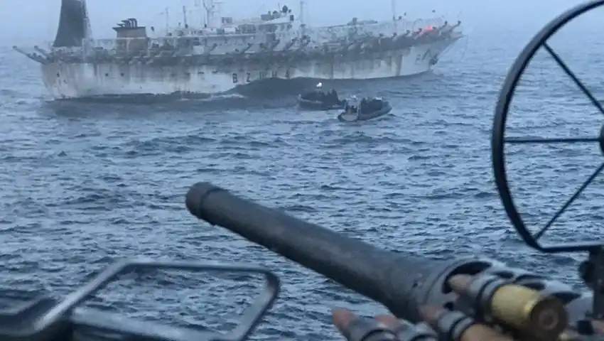 Patrullero de la Armada capturó pesquero chino operando ilegalmente en la Zona Económica Exclusiva