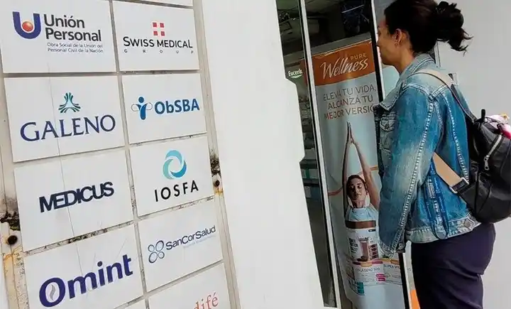 Si te das de baja de la prepaga, podrías recibir dinero de vuelta: en qué casos aplica y cómo pedirlo