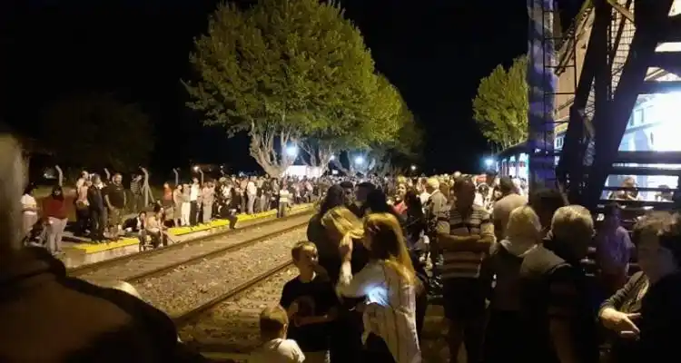 Con emoción Baradero recuperó su parada de tren y conecta nuevamente con San Pedro