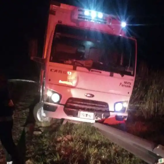 Incendio y despiste de camiones en Ruta 11: intervenciones sin heridos