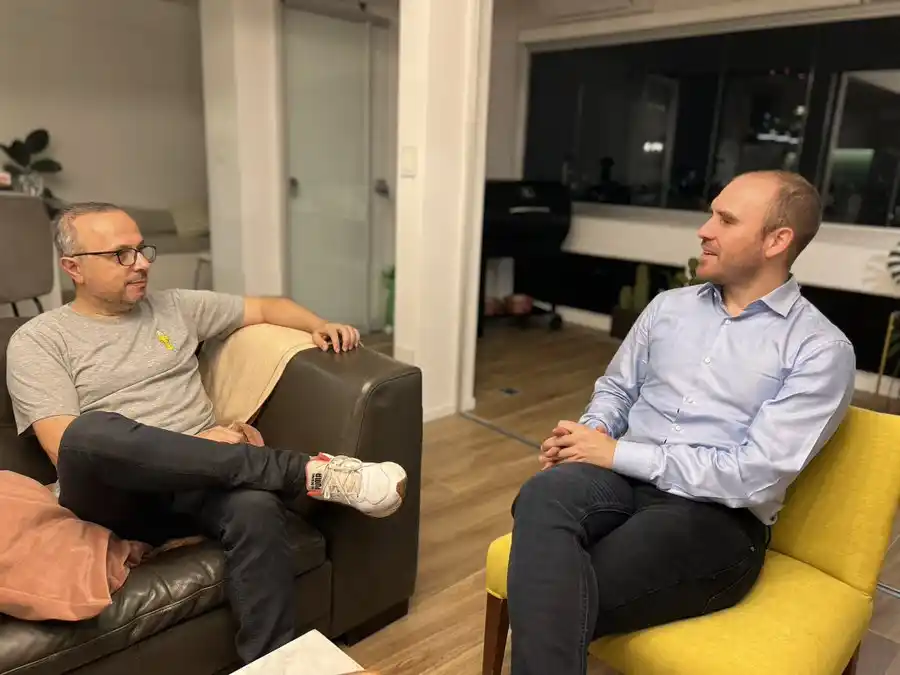 "Renunció porque no tuvo respaldo", dijo el empresario que se reunió con Guzmán