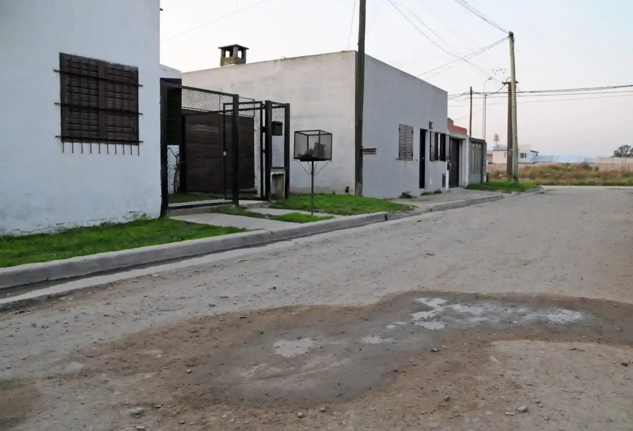 Aclararon que los caños están disponibles para las cloacas de Sierra Sud 