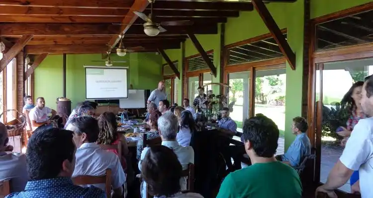Reunión de gabinete ampliada en la quinta del abogado Spirópulos