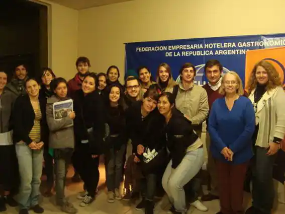Dictan capacitación para mejor atención al huésped