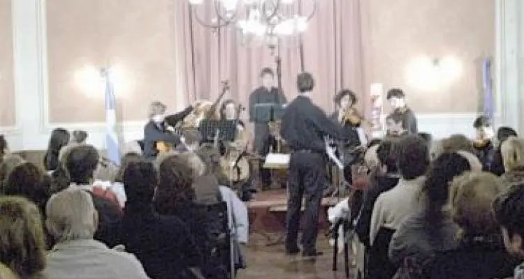 La Camerata del Iuna emocionó en el Salón Dorado
