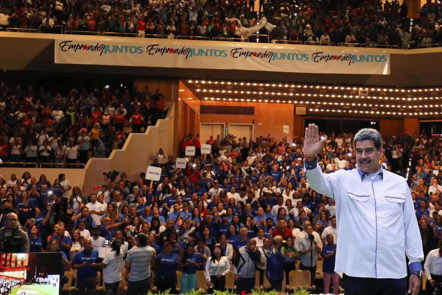 Maduro firmó Ley de Fomento de Nuevas Exportaciones No Petroleras (Video)