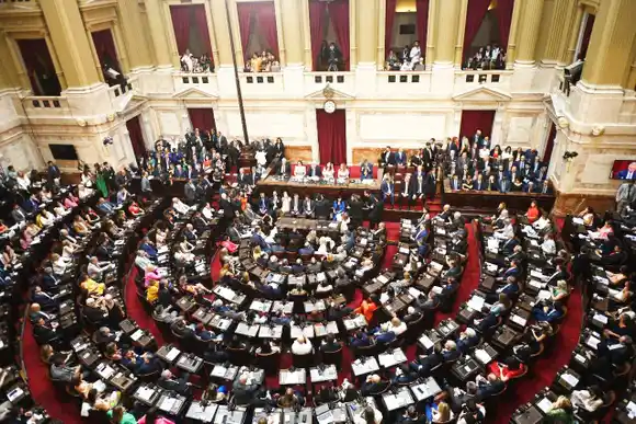 Fernández criticó a la Corte y dijo que �Sla mejor política social es generar trabajo⬝