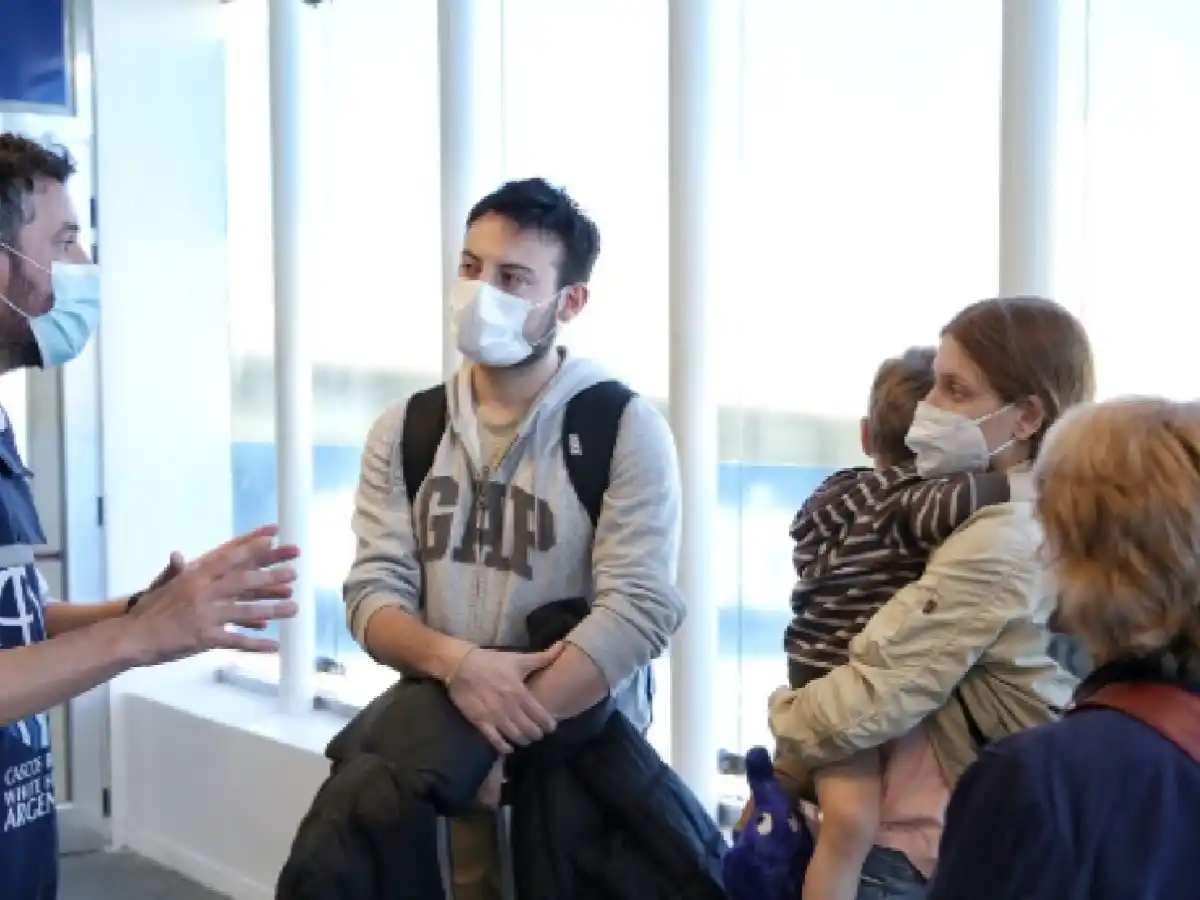 Llegó a la Argentina el primer contingente de argentinos repatriados de Ucrania