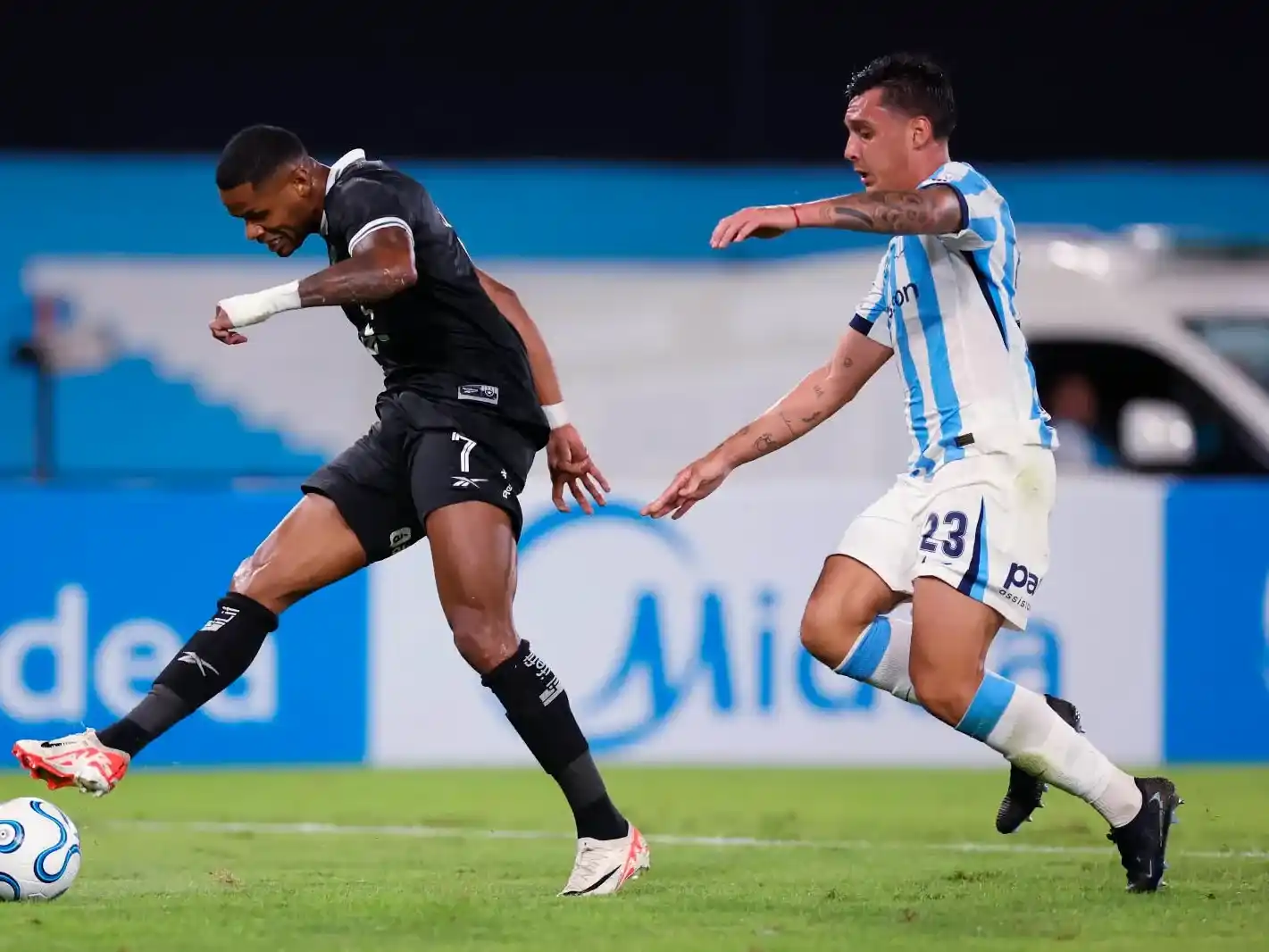 Racing cayó sobre el final frente a Botafogo