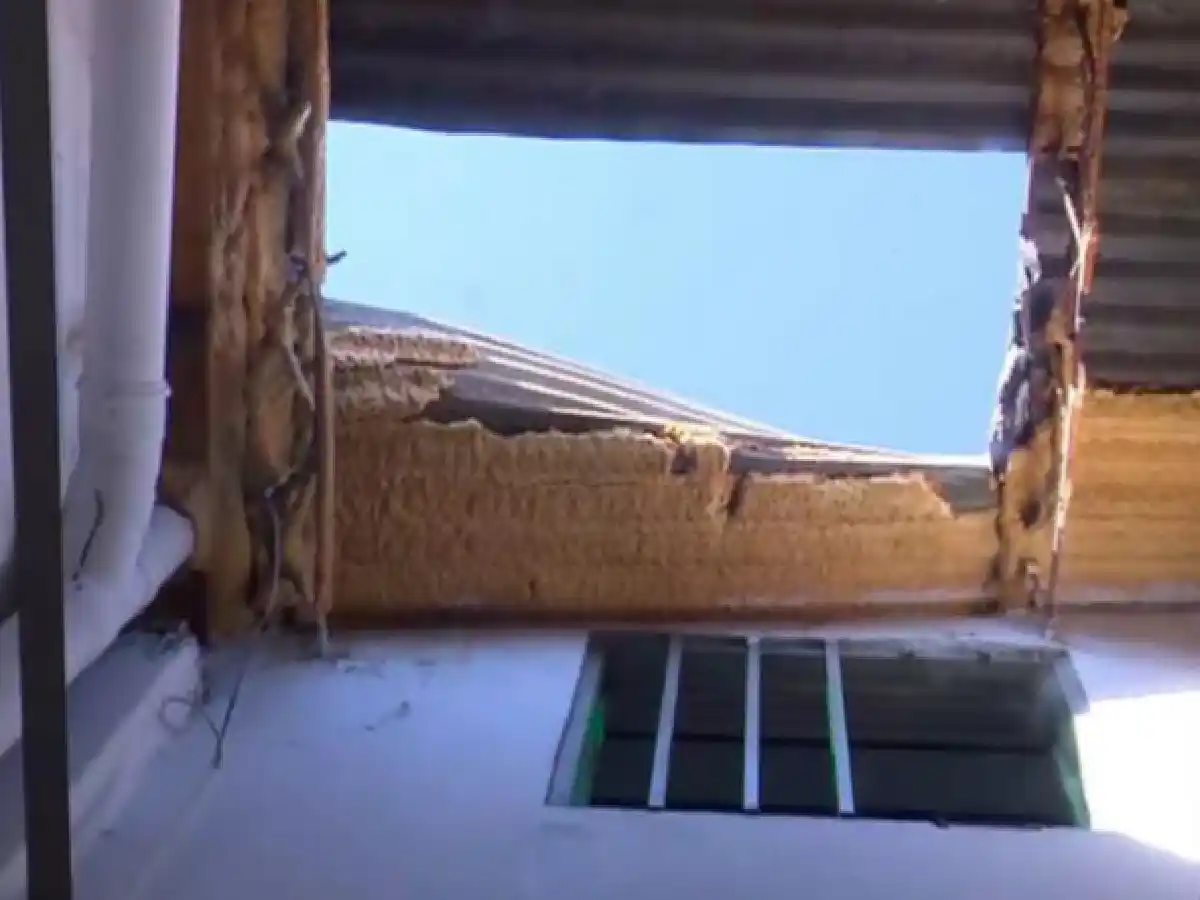 Hicieron un boquete en el techo y lograron un robo millonario en una empresa