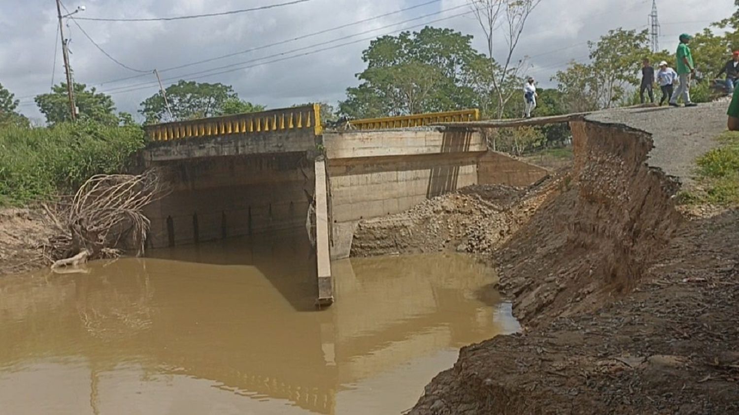 ¡EN ALGUNAS PARTES FALTA Y EN OTRAS SOBRA! Ruptura de dique del Catatumbo tiene ahogada a la zona