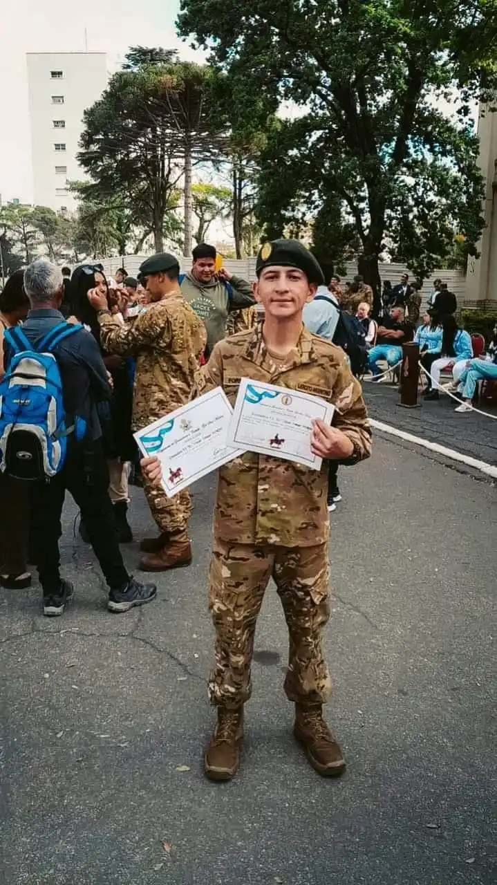 De vendedor de rosquitas a Soldado Granadero: La inspiradora historia de Oscar Forni