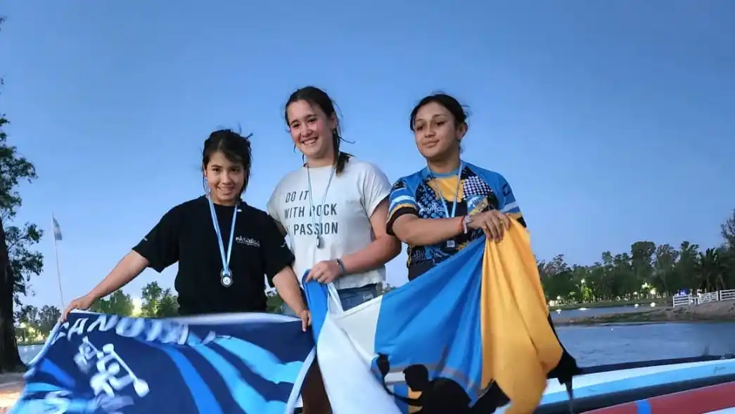 Ana Paula Poblete Rojas (a la izquierda). Segundo puesto en la fecha Provincial