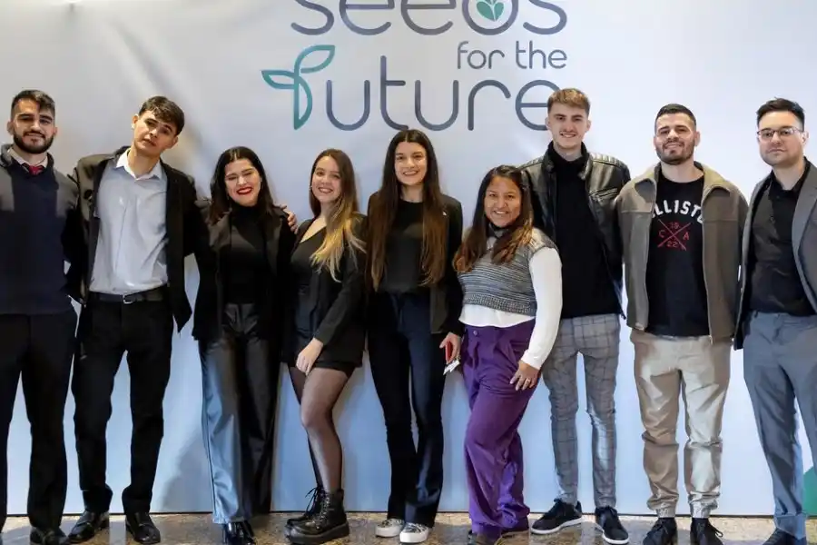 Los ganadores del programa Semillas para el Futuro de agosto. 