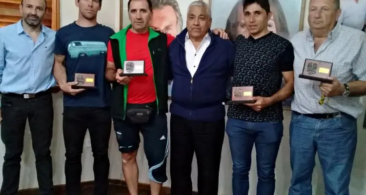 Salazar reconoció a los campeones de ciclismo