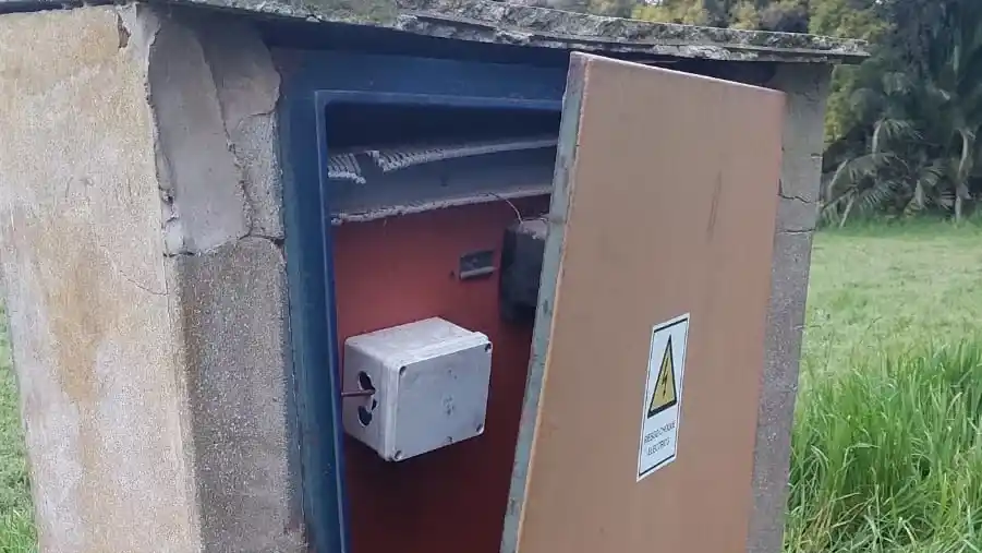 Daños materiales y sustracción de cables y tableros electrónicos de las canchas del Club Náutico