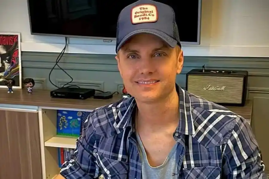 La inédita foto retro que compartió Santiago del Moro: “Todo sea por seguir mis sueños”