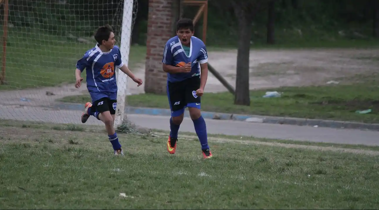 Fútbol barrial: prometen conseguir los trofeos a la brevedad