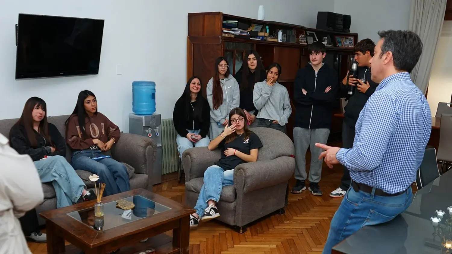 Con el intendente. Con estudiantes secundarios
