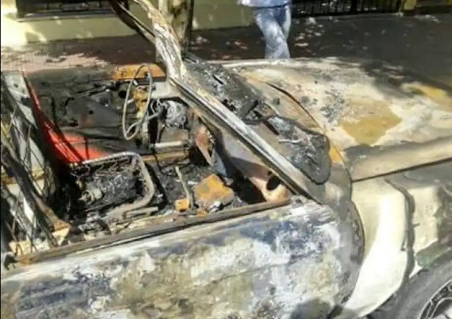 Tres autos fueron quemados en un radio de cinco cuadras