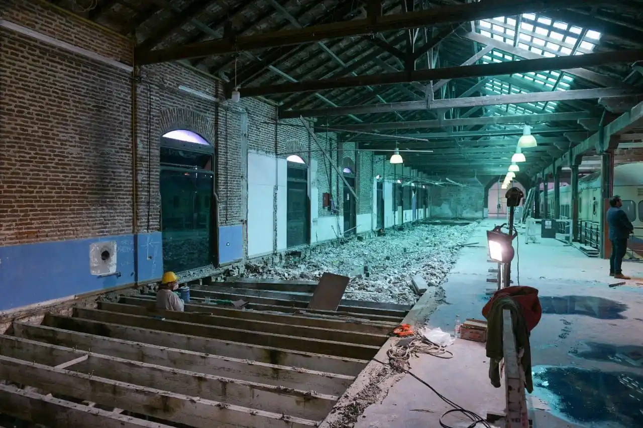 Bahl recorrió la obra de recuperación del Centro Cultural Juan L Ortiz