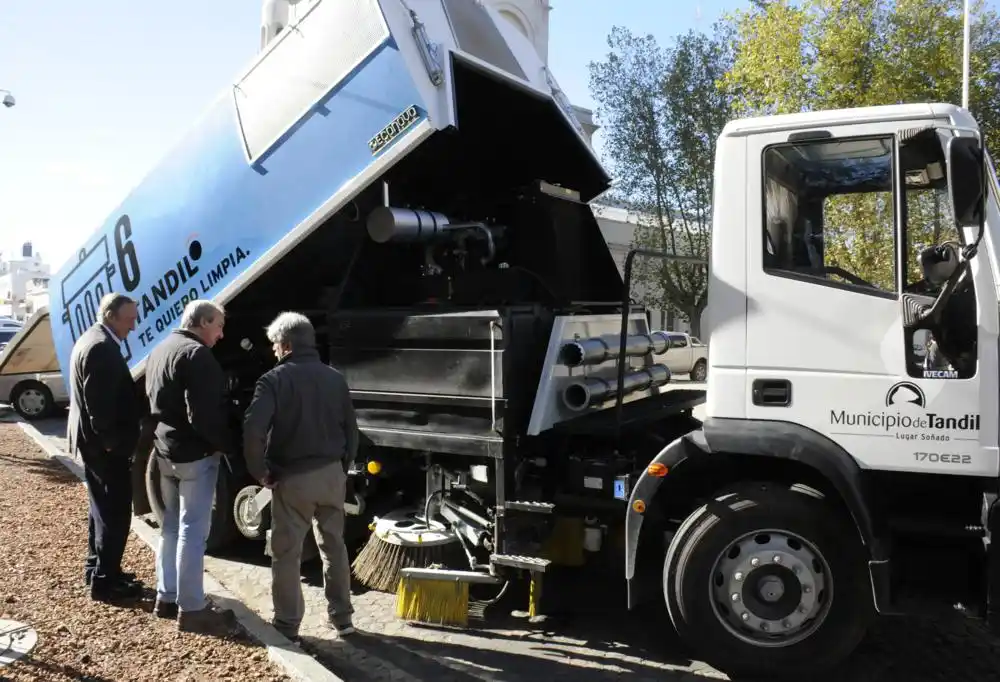 El Municipio incorporó una  barredora al área de Servicios