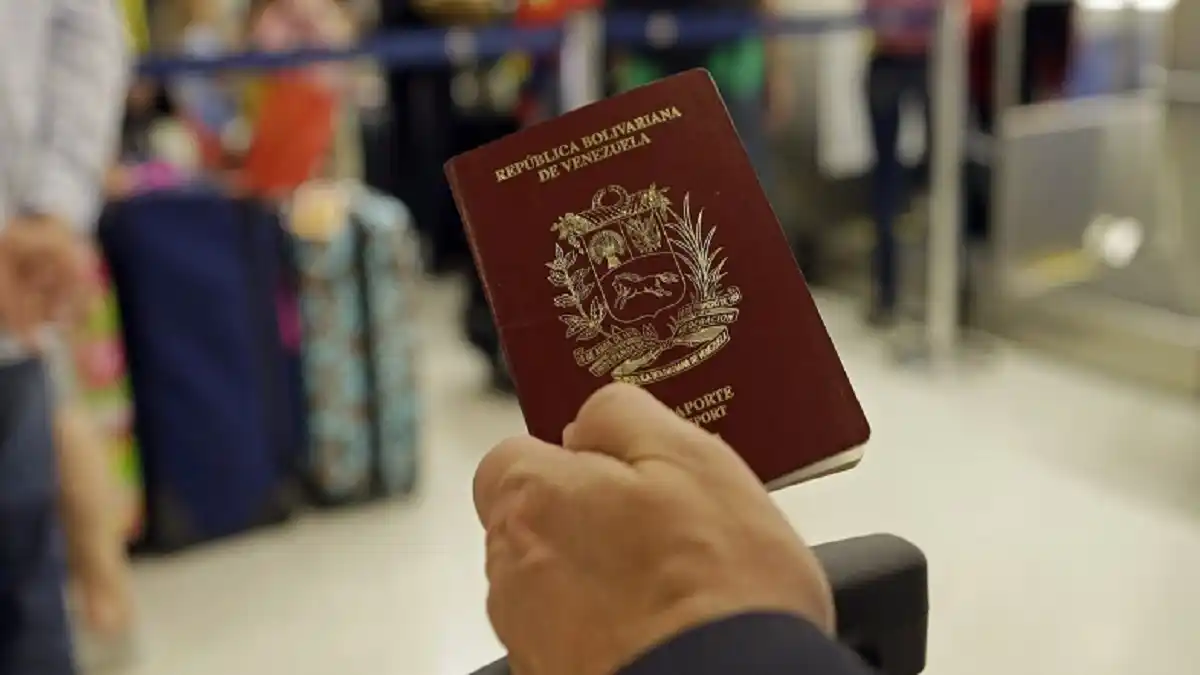España ya no aceptará pasaportes venezolanos vencidos para trámites migratorios (+Documento)