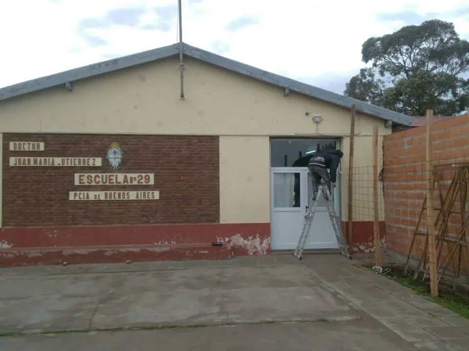 LOBERIA: Tareas de iluminación en la escuela 29 de Las Toscas