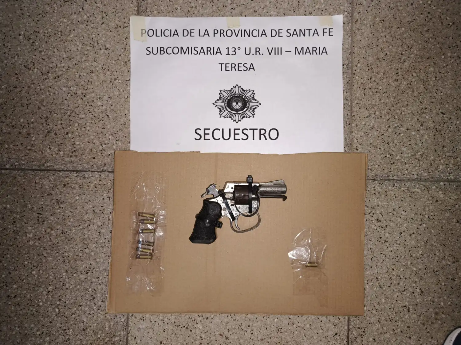 El revólver utilizado para cometer el hecho delictivo.