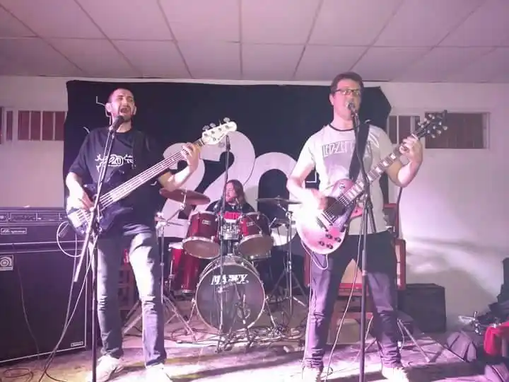 La banda de rock 220 lanzará un disco a fin de año