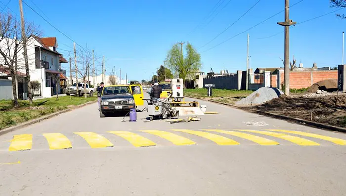 Señalizan los reductores  de velocidad de la 91 y 42