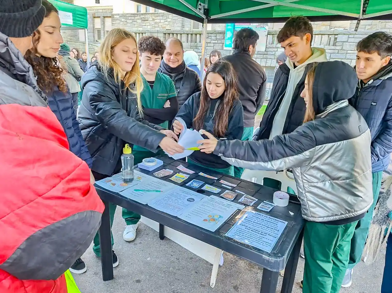 Estudiantes, docentes y personal del HIGA trabajaron en conjunto para ofrecer a la comunidad una serie de actividades promo-preventivas e informativas.