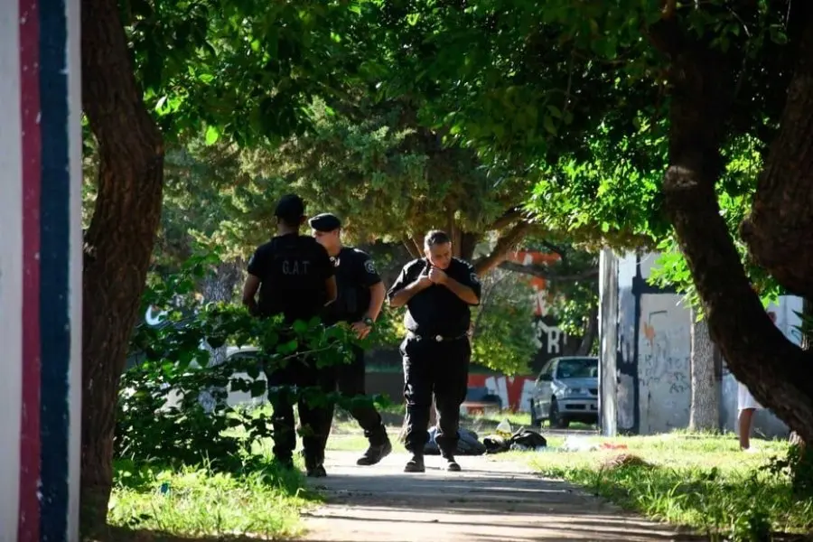 Un feroz tiroteo dejó una persona fallecida y tres heridas de gravedad en barrio Centenario de Santa Fe